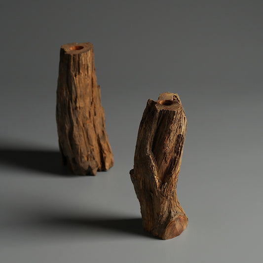 Arrangement floral avec ornements de paysage en bois