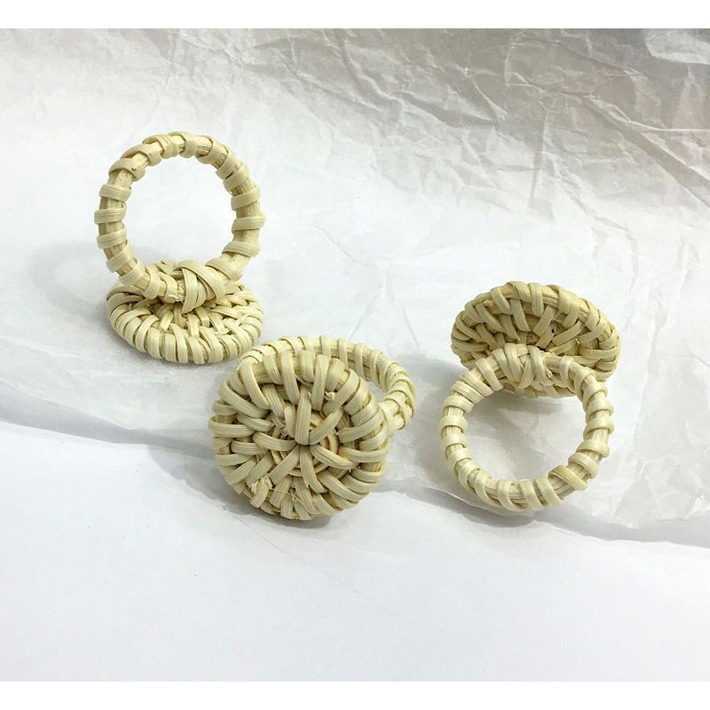 Bracelet en rotin tressé