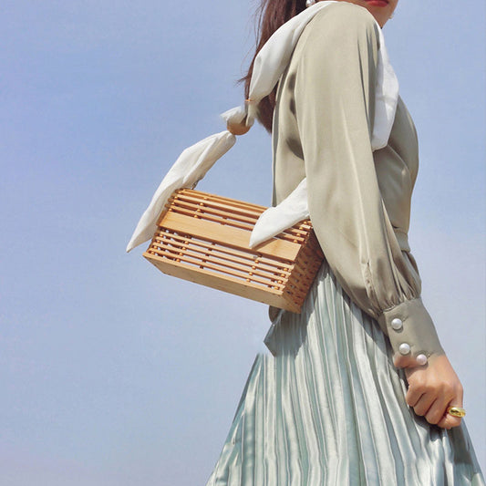 Sac tissé en rotin antique