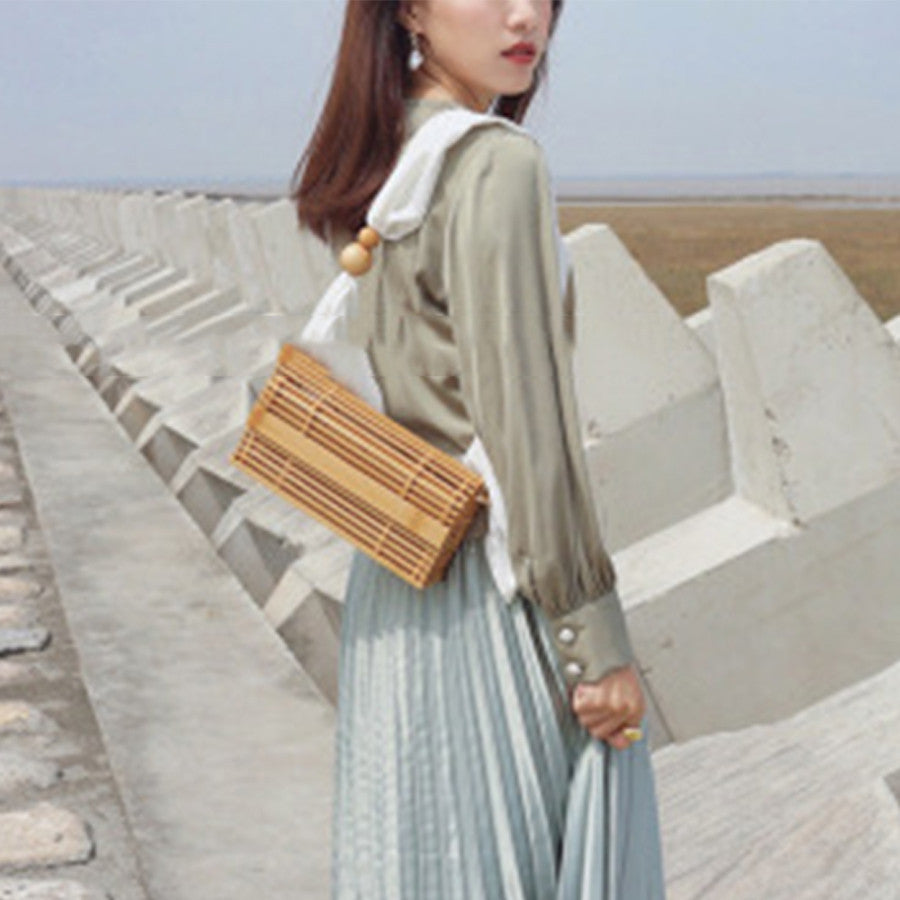 Sac tissé en rotin antique