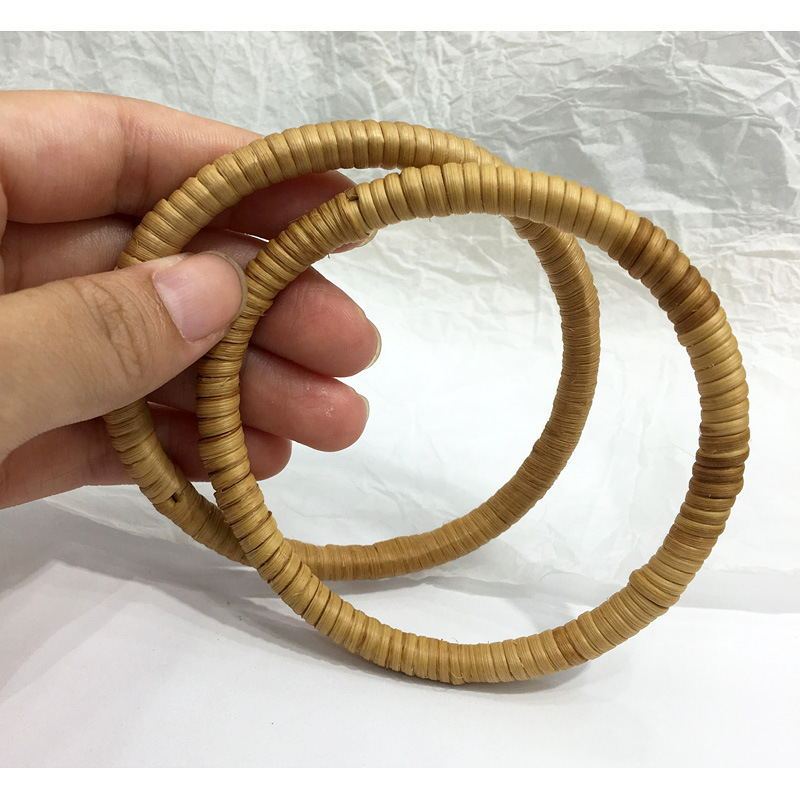 Bracelet en rotin tressé