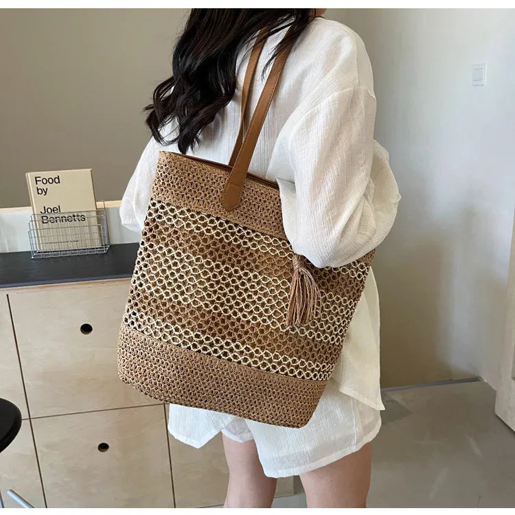 Sacs à bandoulière en paille à rayures d'été avec pendentif pompon, sacs de plage tendance de grande capacité pour vacances en bord de mer