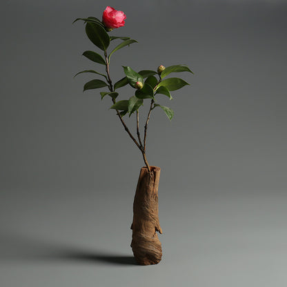 Arrangement floral avec ornements de paysage en bois