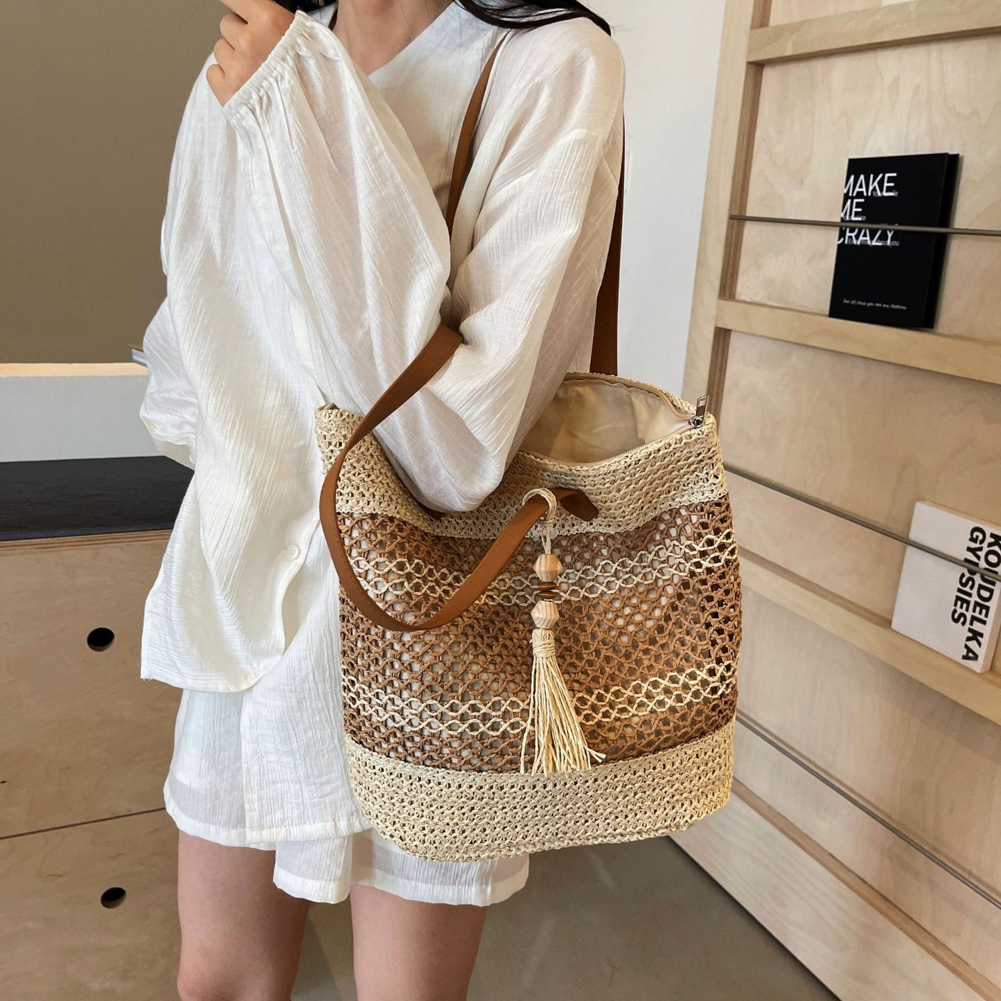 Sacs à bandoulière en paille à rayures d'été avec pendentif pompon, sacs de plage tendance de grande capacité pour vacances en bord de mer