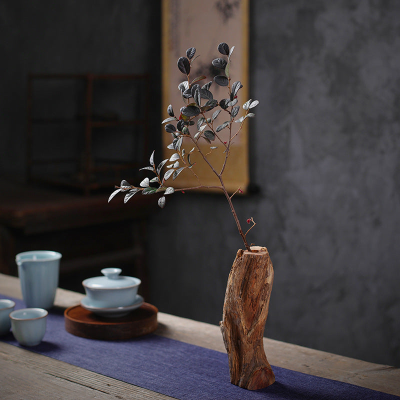 Arrangement floral avec ornements de paysage en bois