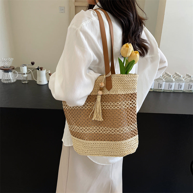 Sacs à bandoulière en paille à rayures d'été avec pendentif pompon, sacs de plage tendance de grande capacité pour vacances en bord de mer